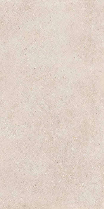 Dettaglio piastrella in gres porcellanato effetto cemento, Ceramiche Keope - Collezione District, formato 60x120 cm, finitura spazzolata R10, colore Ivory. Ideale per pavimenti e rivestimenti di design.