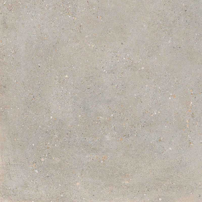 Dettaglio piastrella in gres porcellanato effetto cemento, Ceramiche Keope - Collezione District, formato 60x60 cm, finitura spazzolata R10, colore Silver. Ideale per pavimenti e rivestimenti di design.