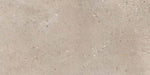 Dettaglio piastrella in gres porcellanato effetto cemento, Ceramiche Keope - Collezione District, formato 30x60 cm, finitura spazzolata R10, colore Greige. Ideale per pavimenti e rivestimenti di design.