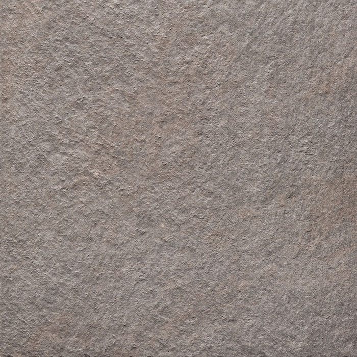 Dettaglio piastrella in gres porcellanato effetto pietra per esterni. Percorsi Extra di ceramiche keope 60x60 colore Pietra di Combe