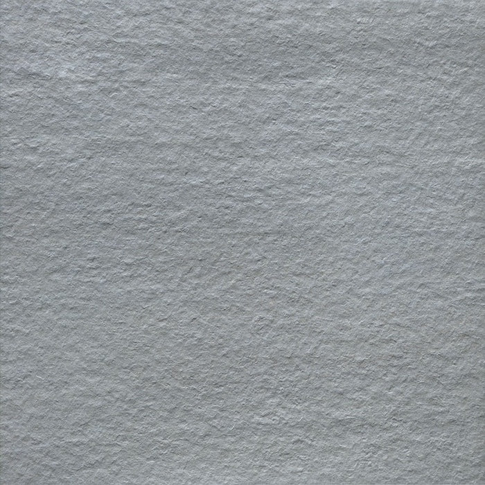 Dettaglio piastrella in gres porcellanato effetto pietra per esterni. Percorsi Extra di ceramiche keope 60x60 colore Pietra di Vals