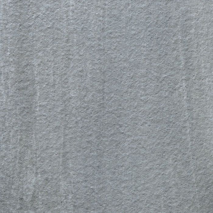 Dettaglio piastrella in gres porcellanato effetto pietra per esterni. Percorsi Extra di ceramiche keope 60x60 colore Pietra di Vals