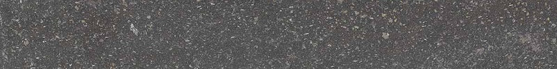 Dettaglio piastrella per pavimento e rivestimento in gres porcellanato effetto pietra lavica della collezione Lavica di Ceramiche Keope, formato 7.5x60, colore Anthracite
