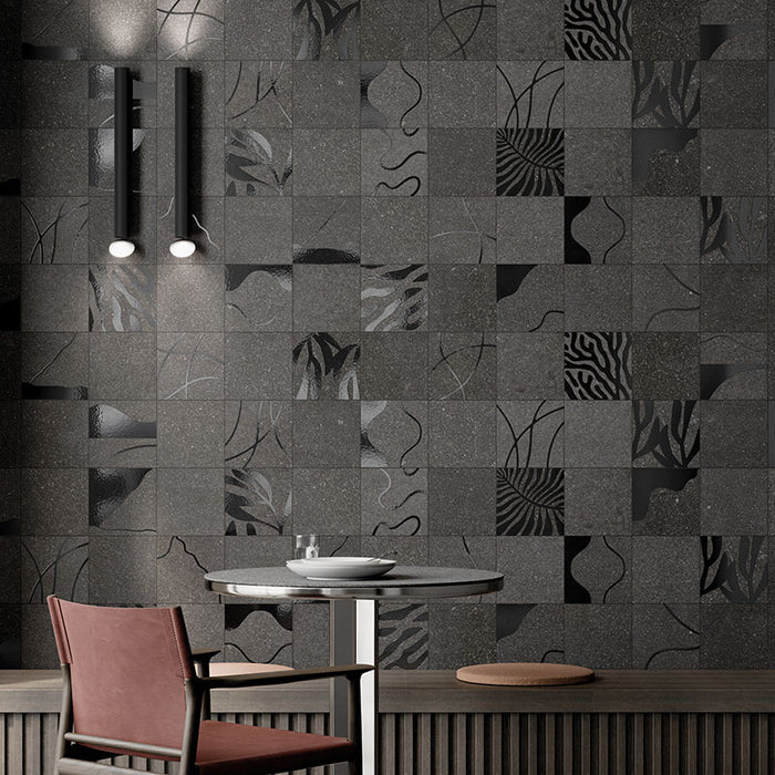Ristorante con rivestimento in gres porcellanato effetto pietra lavica opaco decorato astratto in gres smaltato lucido, formato 20x20, collezione Lavica di Keope, colore Etna Anthracite