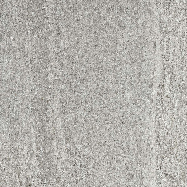 Dettaglio piastrella in gres porcellanato effetto pietra per esterni. Percorsi Smart di ceramiche keope 60x60 antiscivolo colore Pietra di Bagnolo