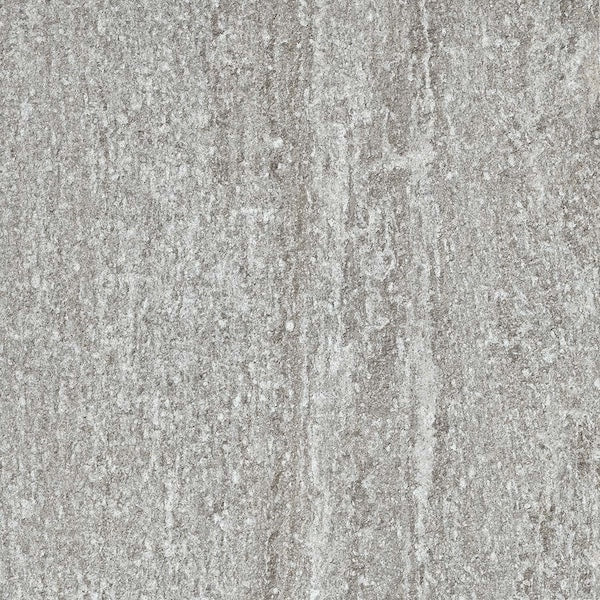 Dettaglio piastrella in gres porcellanato effetto pietra per esterni. Percorsi Smart di ceramiche keope 60x60 antiscivolo colore Pietra di Bagnolo