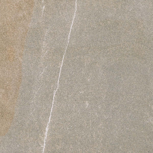 Dettaglio piastrella in gres porcellanato effetto pietra per esterni. Percorsi Smart di ceramiche keope 60x60 antiscivolo colore Pietra di Bressa