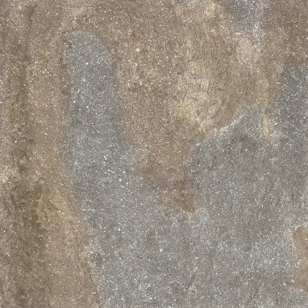 Dettaglio piastrella in gres porcellanato effetto pietra per esterni. Percorsi Smart di ceramiche keope 60x60 antiscivolo colore Pietra di Lavis