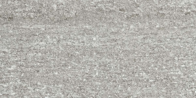 Dettaglio piastrella in gres porcellanato effetto. Percorsi Smart di ceramiche keope 30x60 antiscivolo colore Pietra di Bagnolo