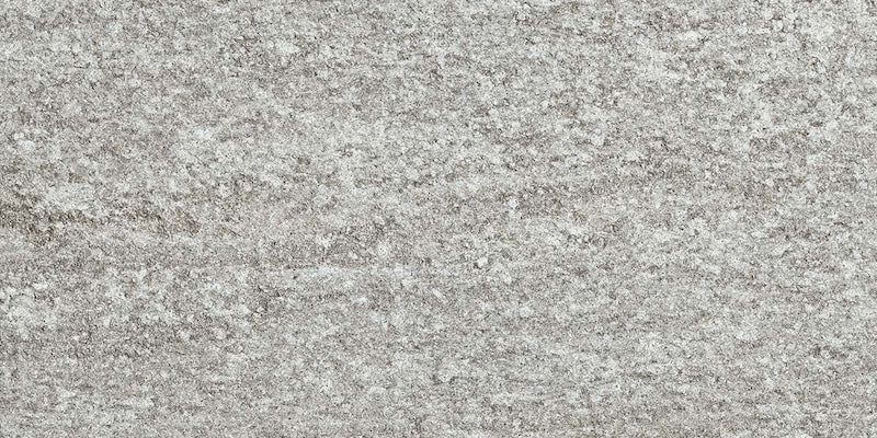 Dettaglio piastrella in gres porcellanato effetto. Percorsi Smart di ceramiche keope 30x60 antiscivolo colore Pietra di Bagnolo