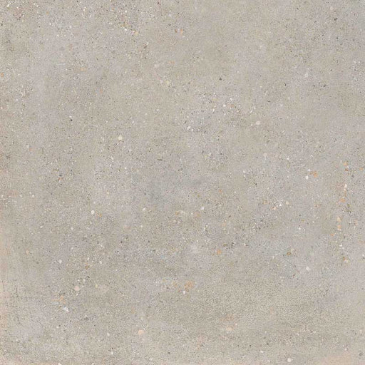 Dettaglio piastrella in gres porcellanato effetto cemento, Ceramiche Keope - Collezione District, formato 60x60 cm, finitura structured R11, colore Silver. Ideale per pavimenti e rivestimenti esterni di design.