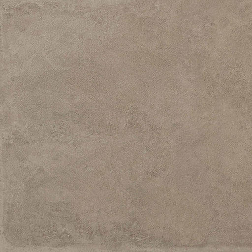 Dettaglio piastrella per pavimenti e rivestimenti effetto cemento industriale. Scopri Moov di Ceramiche Keope nel formato 120x120, colore Moka.