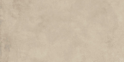 Piastrella per pavimenti e rivestimenti in gres effetto cemento della collezione Moov Up di ceramiche Keope, formato 30x60 cm, colore Sand