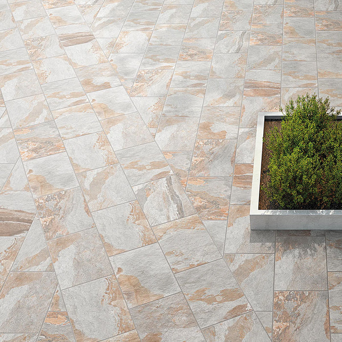 Piazza con pianta e pavimento in gres porcellanato effetto pietra. Midlake di ceramiche keope 22x45 colore Ardesia per esterni, outdoor