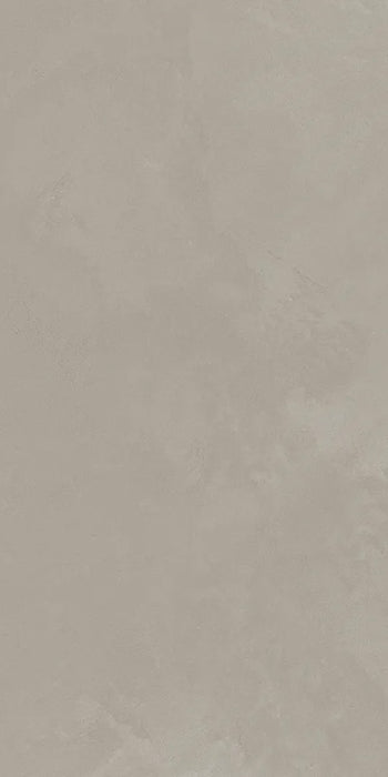 Dettaglio piastrella in gres porcellanato per pavimenti e rivestimenti  effetto resina, collezione Syntech, formato 60x120, colore Taupe