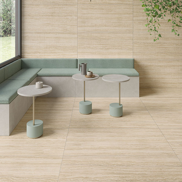 Dettaglio pavimento in gres porcellanato effetto pietra naturale europea. Omnia di ceramiche keope 80x80 colore Romano Sand