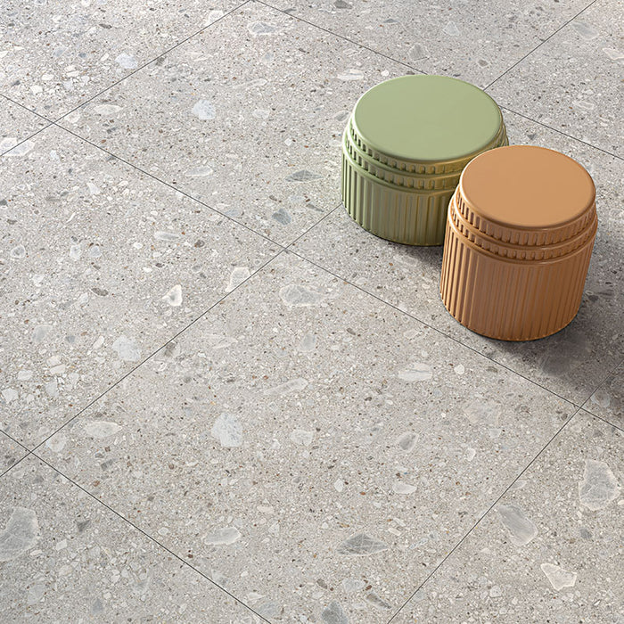 Dettaglio pavimento in gres porcellanato effetto pietra naturale europea. Omnia di ceramiche keope 120x120 colore Ceppo Grey