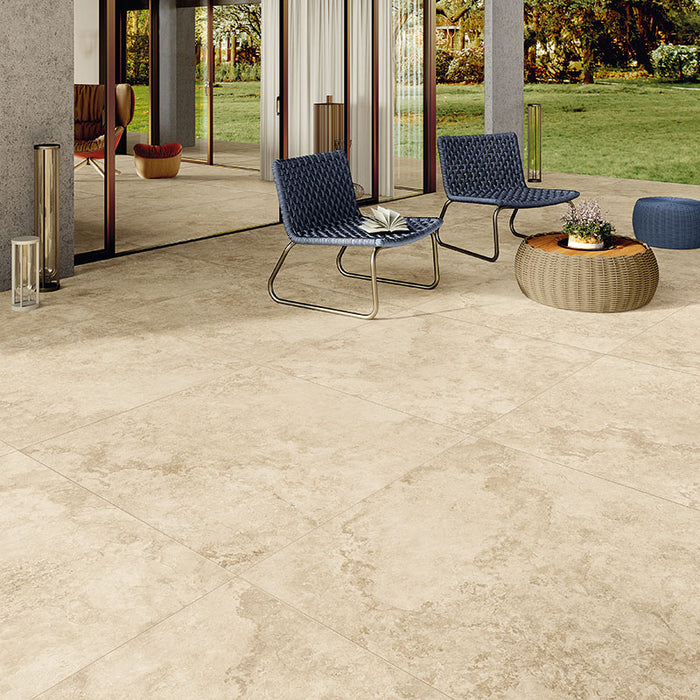 Dettaglio pavimento in gres porcellanato effetto pietra naturale europea. Omnia di ceramiche keope 120x120 colore Rapolano Beige