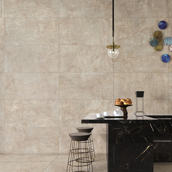 Cucina moderna con rivestimento in gres porcellanato effetto pietra. Percorsi Frame di ceramiche keope 30x60 colore Imperial Walnut