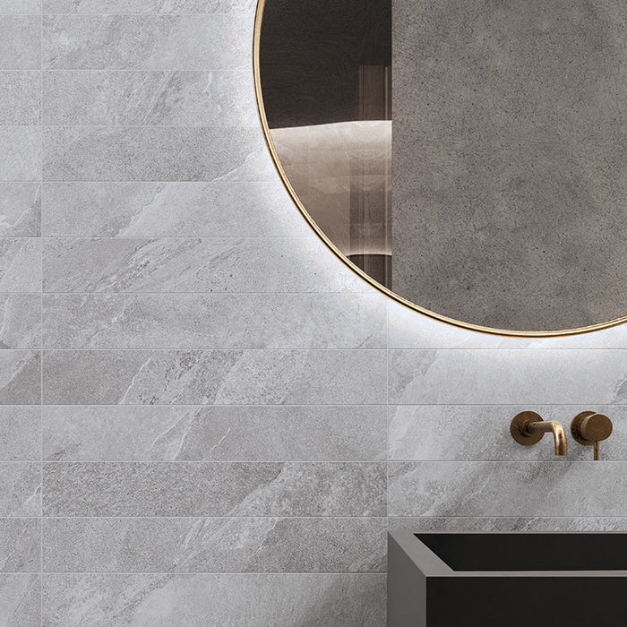 dettaglio pavimento in gres porcellanato effetto pietra ardesia. collezione Ubik, formato 10x60, colore Grey