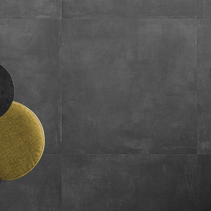 Dettaglio pavimento in gres porcellanato effetto cemento industriale. Noord di ceramiche keope 60x60 colore Anthracite