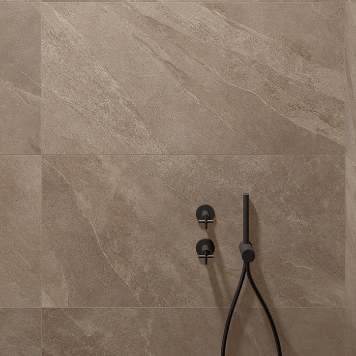 dettaglio pavimento in gres porcellanato effetto pietra ardesia. collezione Ubik, formato 30x60, colore Walnut