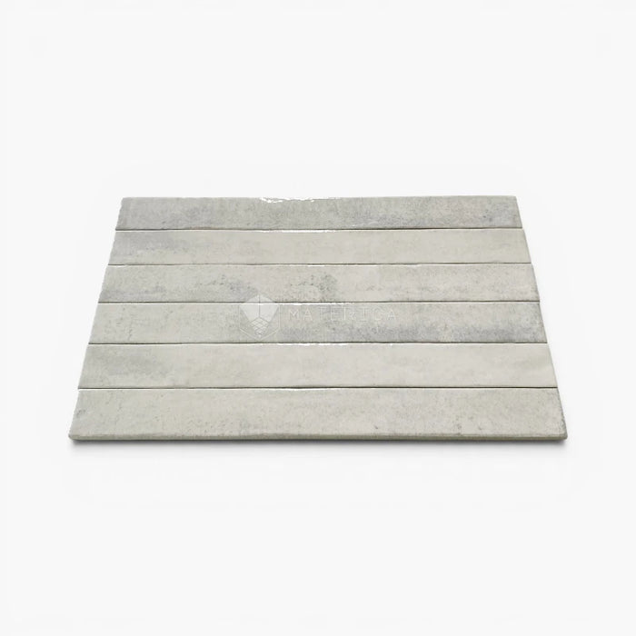 Foto piastrella per rivestimento interno in gres porcellanato effetto mattoncino lucido della collezione Life di Ceramica Rondine, formato 4.8x45 cm, colore Light Grey