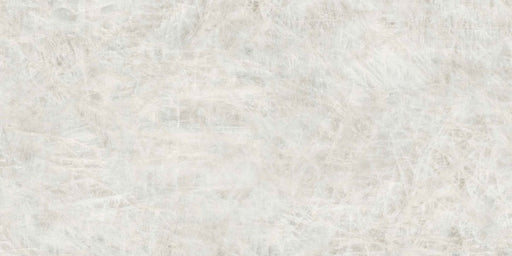 Piastrella per pavimenti e rivestimenti dal design sofisticato ed elegante in gres porcellanato effetto marmo lucido, ideale per ambienti moderni e raffinati. Collezione La Marmoteca di Gardenia Orchidea, formato 60x120 cm, colore Frozen