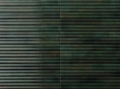 Piastrelle per rivestimento interno in gres porcellanato effetto mattoncino lucido a rilievo della collezione Life di Ceramica Rondine, formato 4.8x45 cm, colore 3D Slide Dark Green