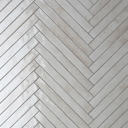 Rivestimento interno in gres porcellanato effetto mattoncino lucido posato a spina di pesce, collezione Life di Ceramica Rondine, formato 4.8x45 cm, colore Ivory
