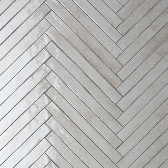 Rivestimento interno in gres porcellanato effetto mattoncino lucido posato a spina di pesce, collezione Life di Ceramica Rondine, formato 4.8x45 cm, colore Ivory