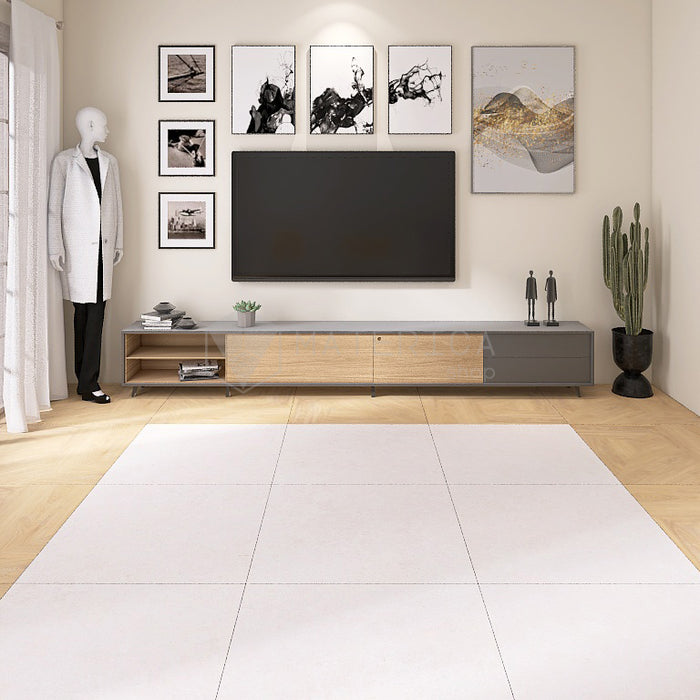 Salotto con pavimento in gres porcellanato effetto metallo ossidato 80x80 della collezione La Geoteca nella colorazione Limestone di gardenia orchidea