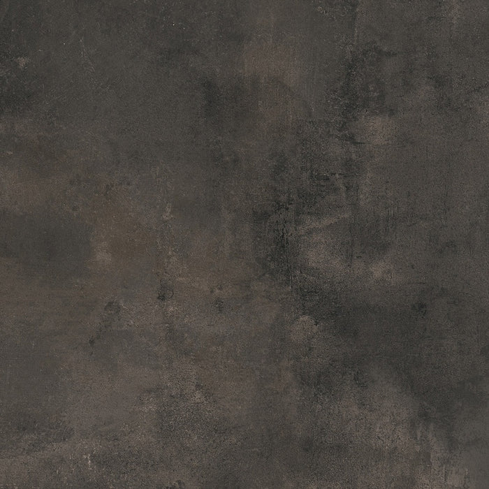 Dettaglio piastrella da pavimento e rivestimento in gres porcellanato effetto cemento industriale della collezione Make di Gardenia Orchidea, formato 80x80, colore Nero Corten