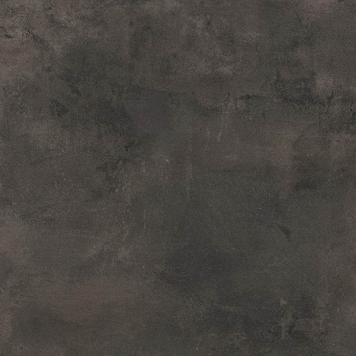 Dettaglio piastrella da pavimento e rivestimento in gres porcellanato effetto cemento industriale della collezione Make di Gardenia Orchidea, formato 80x80, colore Nero Corten