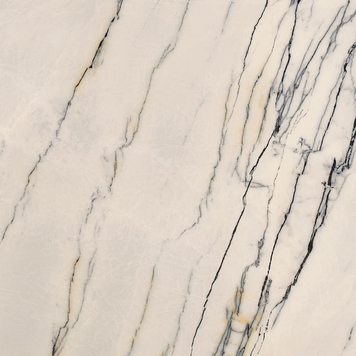 Piastrella per pavimenti e rivestimenti dal design sofisticato ed elegante in gres porcellanato effetto marmo lux, ideale per ambienti moderni e raffinati. Collezione La Marmoteca di Gardenia Orchidea, formato 120x120 cm, colore Pearl Deluxe