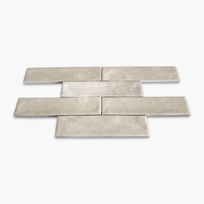 Rivestimento in gres porcellanato effetto mattoncino lucido 5x20 cm, collezione Marrakech Ivory di Ceramica Rondine. Piastrelle avorio con posa a correre sfalsata per pareti di bagno e cucina.
