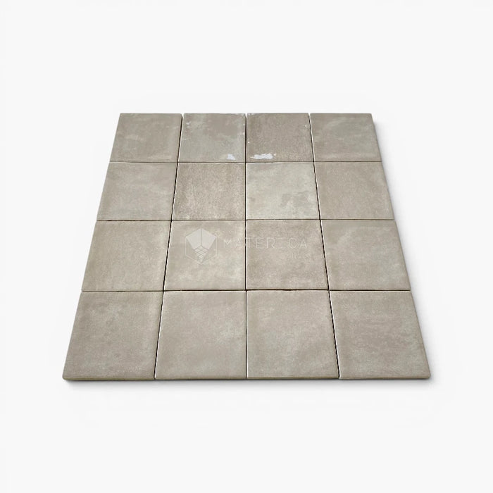 Foto piastrella per rivestimento in gres porcellanato effetto mattoncino lucido 10x10 cm della collezione Marrakech, colore Light Grey di Ceramica Rondine