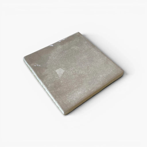 Foto piastrella per rivestimento in gres porcellanato effetto mattoncino lucido 10x10 cm della collezione Marrakech, colore Light Grey di Ceramica Rondine