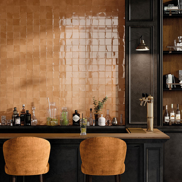 Dettaglio piastrella per rivestimento in gres porcellanato effetto mattoncino lucido 10x10 cm della collezione Marrakech, colore Copper di Ceramica Rondine