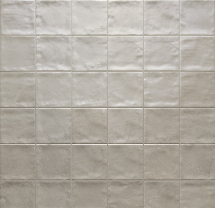 Dettaglio piastrella per rivestimento in gres porcellanato effetto mattoncino opaco 10x10 cm della collezione Marrakech, colore Light Grey di Ceramica Rondine