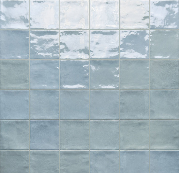 Dettaglio piastrella per rivestimento in gres porcellanato effetto mattoncino lucido 10x10 cm della collezione Marrakech, colore Light Blue di Ceramica Rondine