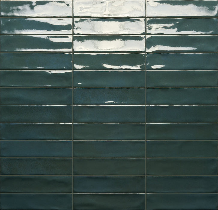 Dettaglio posato piastrella per rivestimento in gres porcellanato effetto mattoncino lucido 4.8x20 cm della collezione Marrakech, colore Ocean di Ceramica Rondine