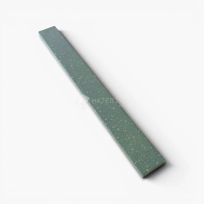 Foto piastrella per pavimento e rivestimento interno in gres porcellanato effetto mattoncino e graniglia della collezione Mixture di Ceramica Rondine, formato 4.8x45 cm, colore Natural Green