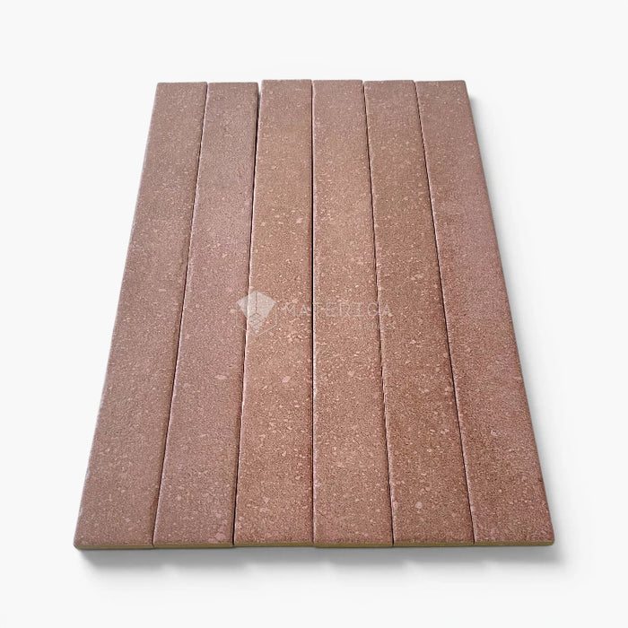 Foto piastrelle per pavimento e rivestimento interno in gres porcellanato effetto mattoncino e graniglia della collezione Mixture di Ceramica Rondine, formato 4.8x45 cm, colore Red Wood