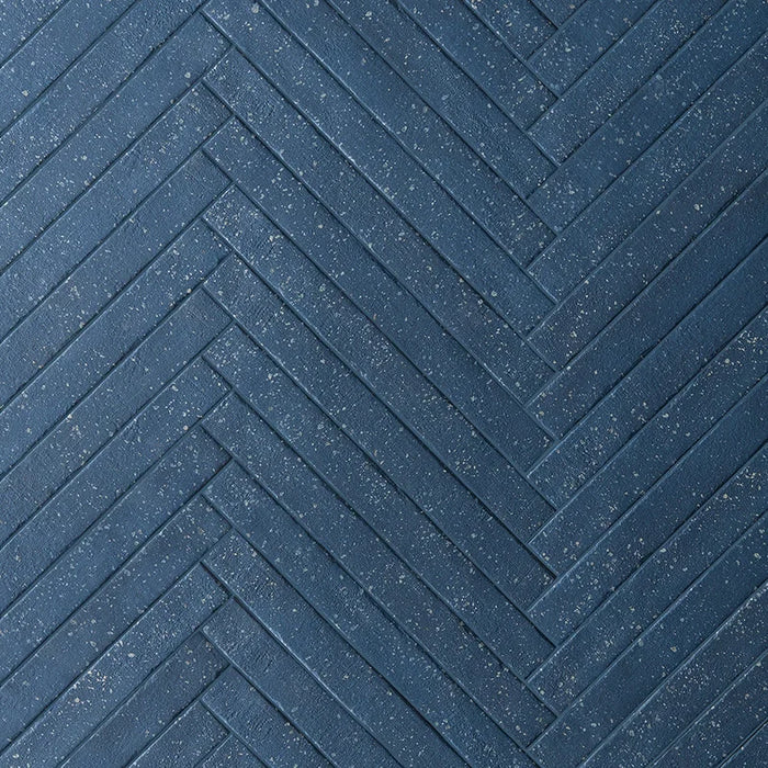 Posato a spina di pesce della piastrella per pavimento e rivestimento interno in gres porcellanato effetto mattoncino e graniglia della collezione Mixture di Ceramica Rondine, formato 4.8x45 cm, colore Royal Blue