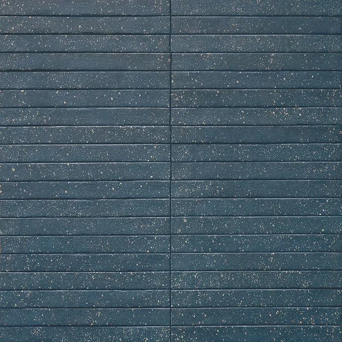 Posato a correre della piastrella per pavimento e rivestimento interno in gres porcellanato effetto mattoncino e graniglia della collezione Mixture di Ceramica Rondine, formato 4.8x45 cm, colore Royal Blue