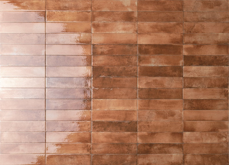 Dettaglio piastrelle con rivestimento in gres porcellanato effetto mattoncino lucido 6x25 cm della collezione Mojave, colore Cotto di Ceramica Rondine