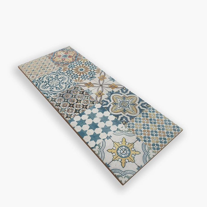 Dettaglio piastrella da rivestimento effetto cementine della collezione Madison di Paul & Co Ceramiche, formato 25x60, colore Multicolor