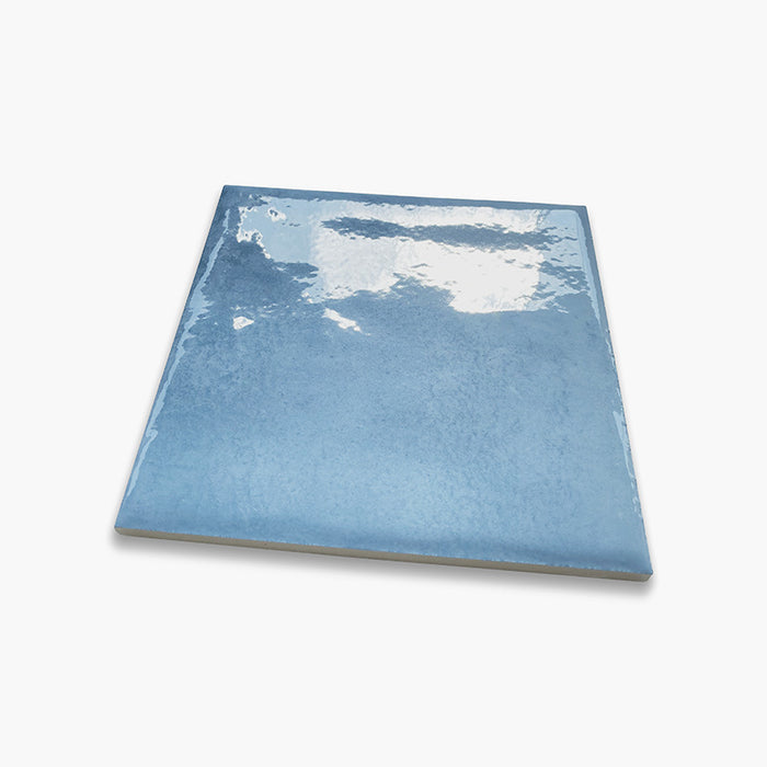 Foto Piastrella da pavimento e rivestimento in gres porcellanato serie Maioliche di Ceramica Valsecchia, colore Azzurro 15x15