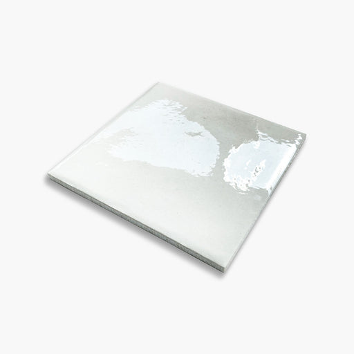 Foto Piastrella da pavimento e rivestimento in gres porcellanato serie Maioliche di Ceramica Valsecchia, colore Bianco 15x15